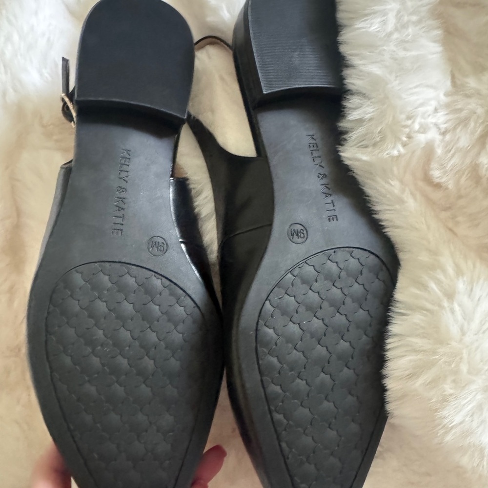 Kelly & Katie Black Pointed Slingback Flats - Picture 2 of 2